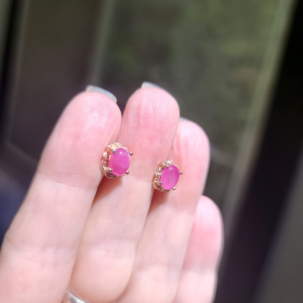 2k Star Ruby Rosegold solitaire studs - Picture 5 of 8